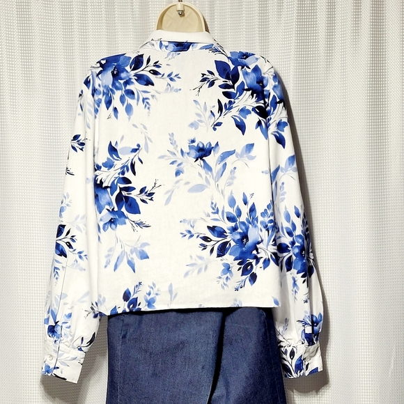 Ellen Tracy White Linen with Blue Floral Print Tie Front Blouse Women's (L) - Picture 6 of 12